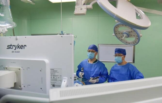 <a href='http://m.globaltechresearch.com/plus/view.php?aid=214' target='_blank'><u>朱輝</u></a>主任醫(yī)師在關(guān)節(jié)鏡下開展肘關(guān)節(jié)運(yùn)動(dòng)損傷手術(shù)